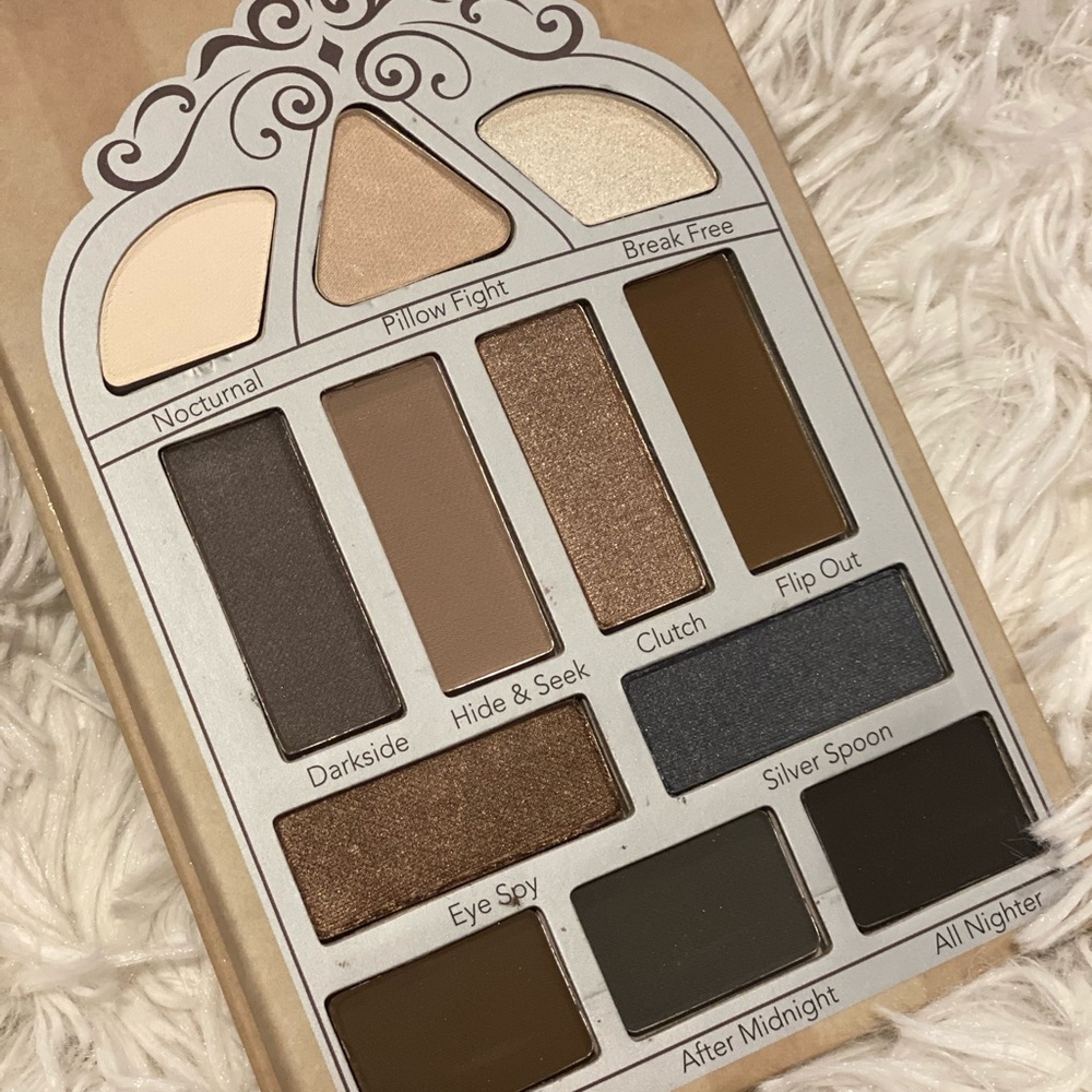 Nightingale Eyeshadow palette